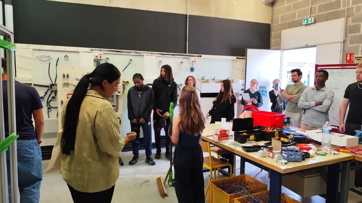 Faire découvrir les métiers, susciter des vocations et accompagner les talents de demain.